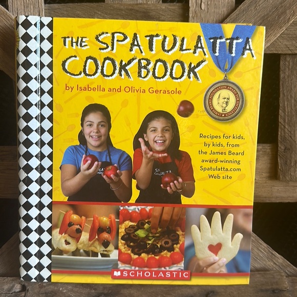 The Spatulatta CookBook, Recipes for Kids, by Kids, James Beard Award Winner - Picture 1 of 7